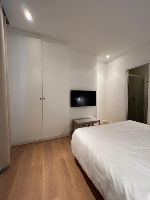 Luxury Appartment, Champs Elysees, Neuf ! Parigi Esterno foto