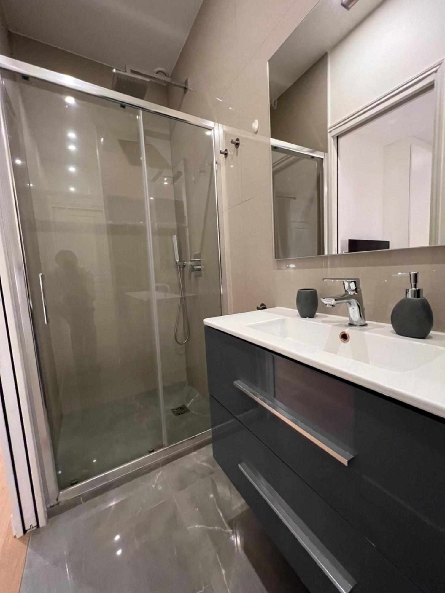 Luxury Appartment, Champs Elysees, Neuf ! Parigi Esterno foto
